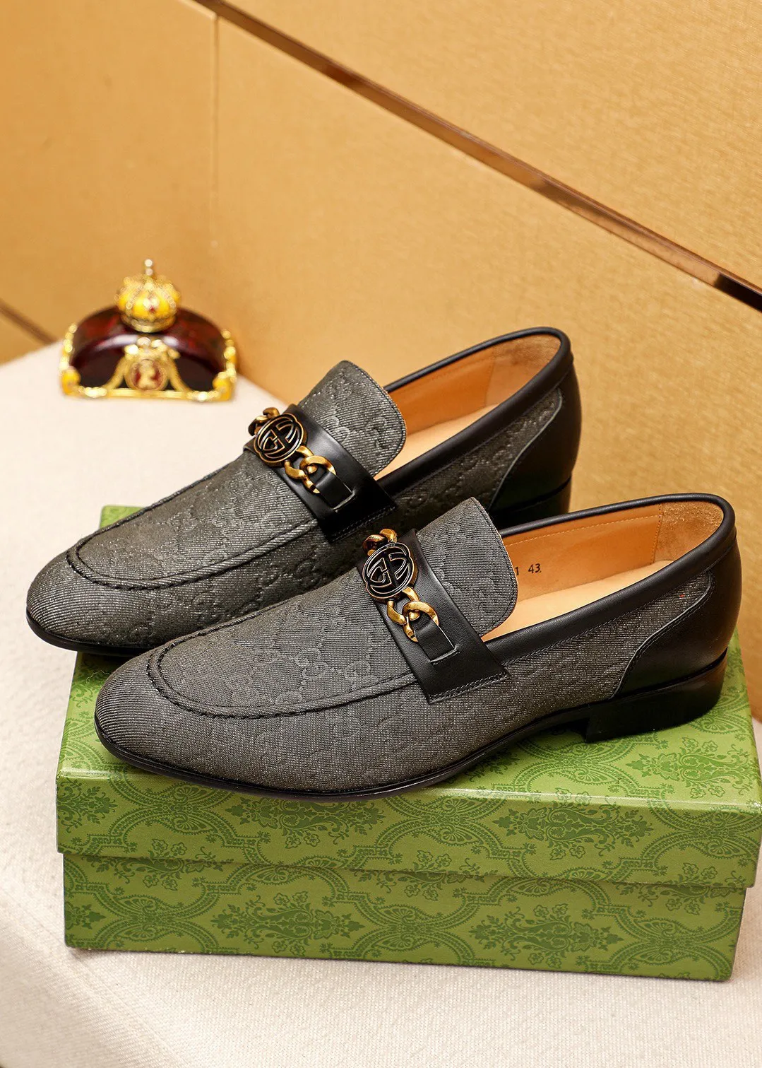 Men's shoes 💰462 💐 Product trademark: GUCCI "Gucci" casual leather shoes Regular size: 38-44 (45.46.47🉑️Customized) Product materials: Selected imported first-layer fabric upper + luxury hardware buckle, imported cowhide leather lining. Strong three-dimensional visual effect, original outsole Color: 3⃣️colors available